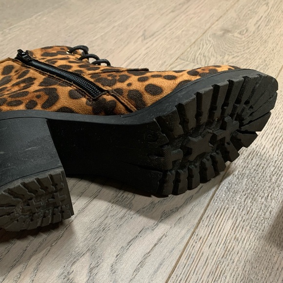 Harlow Faux suede leopard print ankle boots - Picture 5 of 6